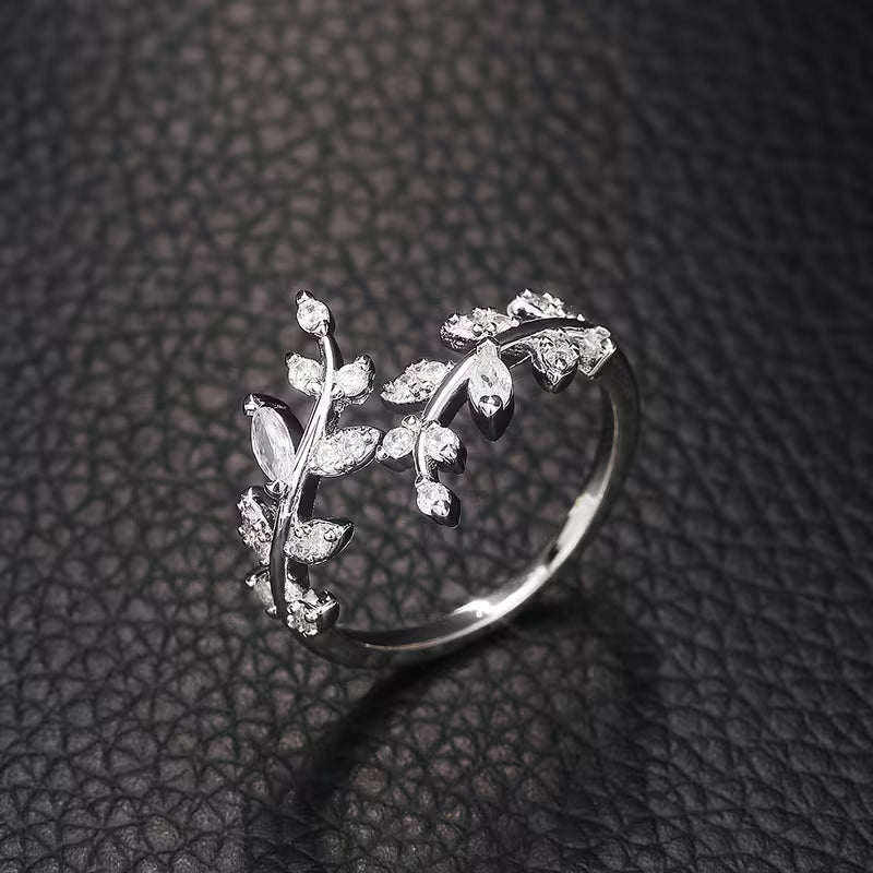 Anillo Vintage Ajustable con Forma de Enredadera