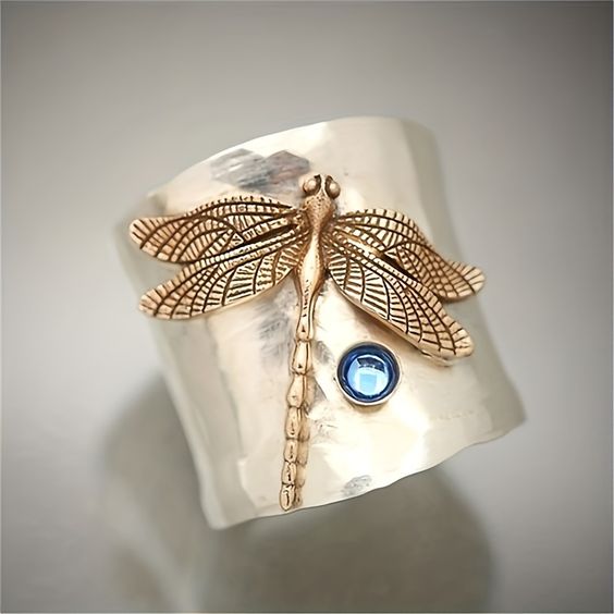 Anillo Vintage Dorado de Libélula en Plata