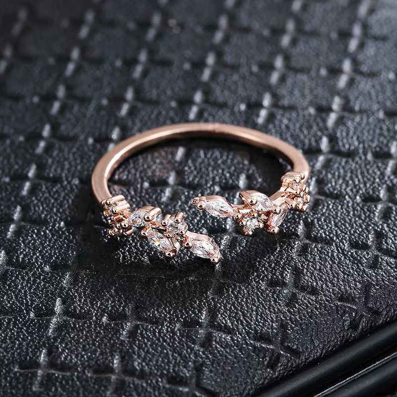 Anillo Elegante Hoja con Zirconia Ajustable