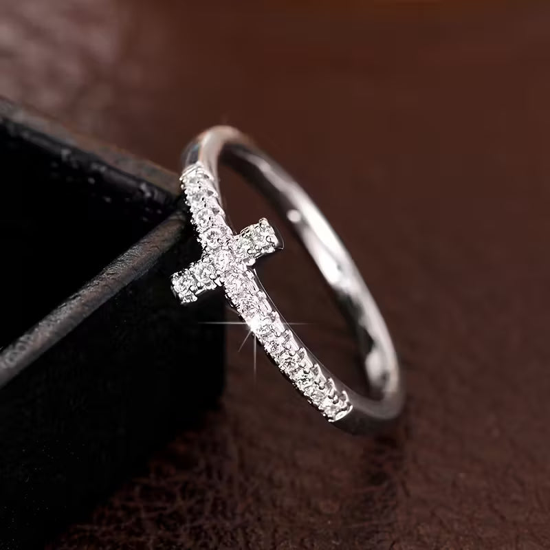 Anillo Cruz de zirconia minimalista