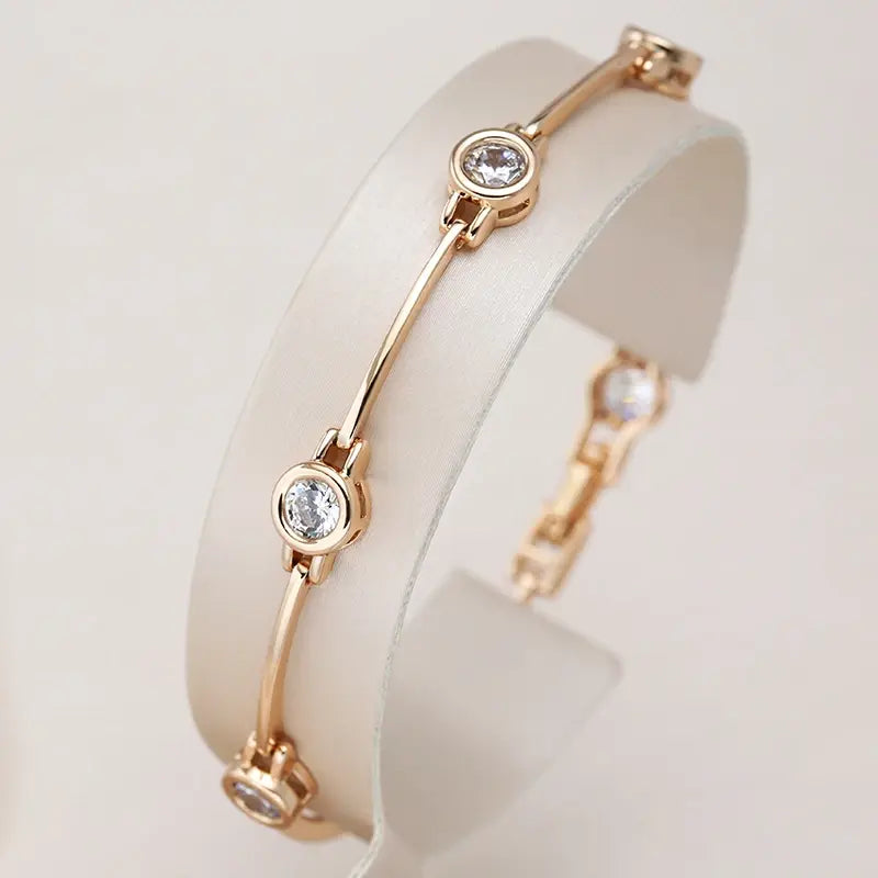Elegante pulsera con circonitas en oro