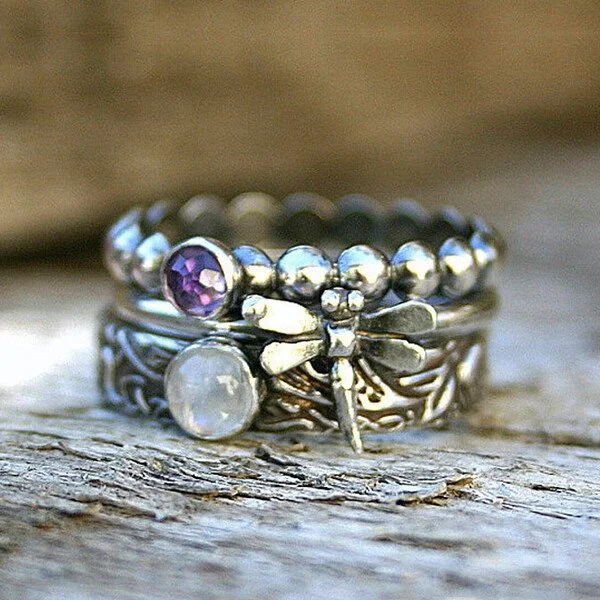 Anillo Vintage de Libélula con Zirconia Púrpura