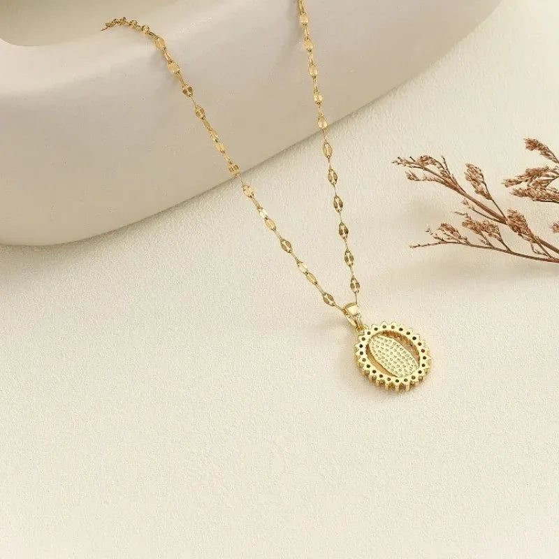 Collar de Virgen Milagrosa Zirconia