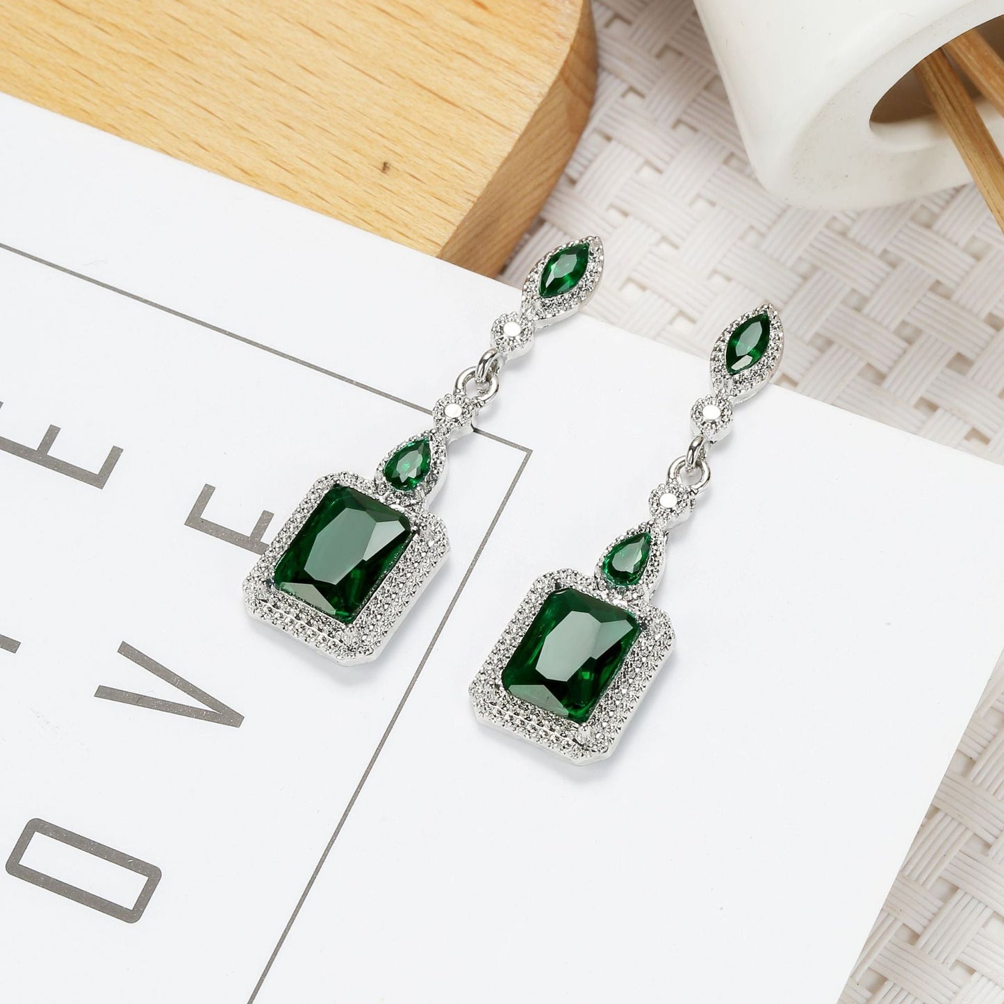 Aretes Clarion Verdancia | Oro Blanco