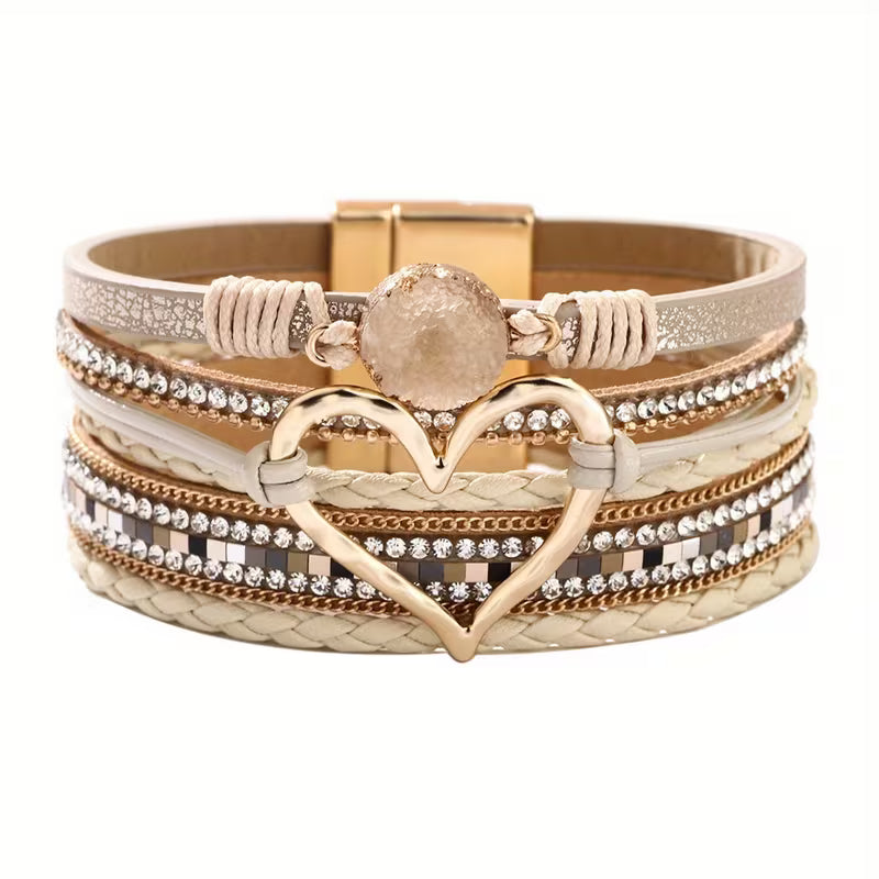 Pulsera Boho Multicapa con Corazón Dorado