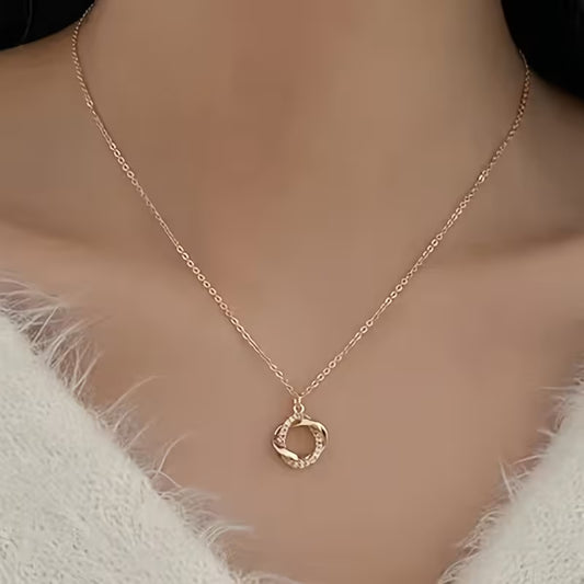 Collar con Dije Elegante Dorado