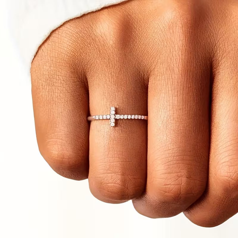 Anillo Cruz de zirconia minimalista