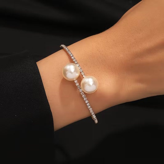 Pulsera Elegante de Perlas y Circonitas