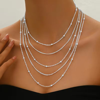 Collar Cadena Multicapa con Borlas