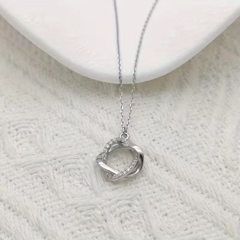 Collar con Dije Elegante Dorado