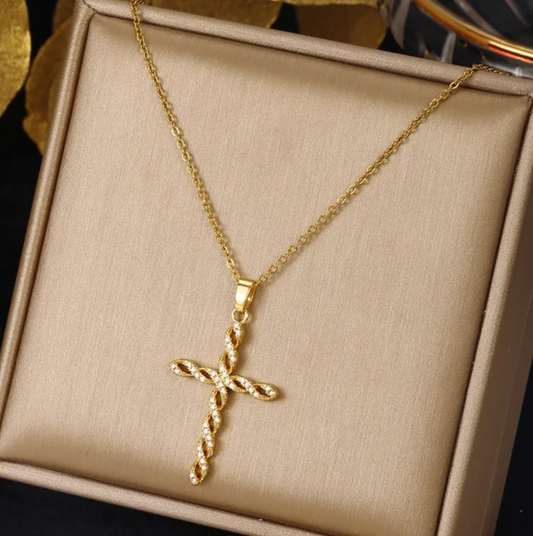 Collar chapado en oro de 18 quilates con cruz entrelazada