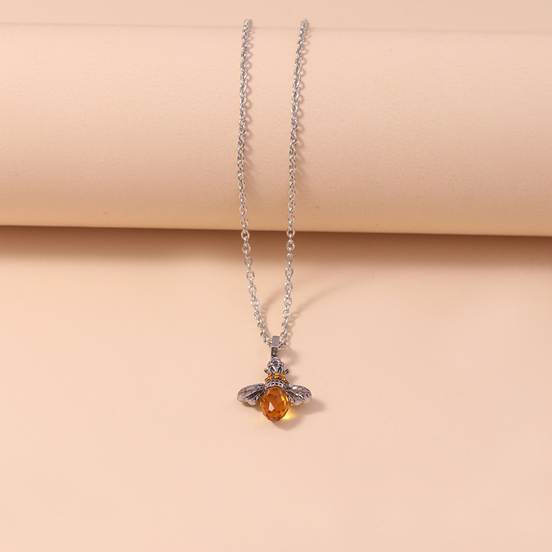 Collar Delicado del Espíritu de la Abeja Dorada
