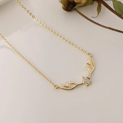 Collar de Asta de Venado con Dije de Corazón Delicado