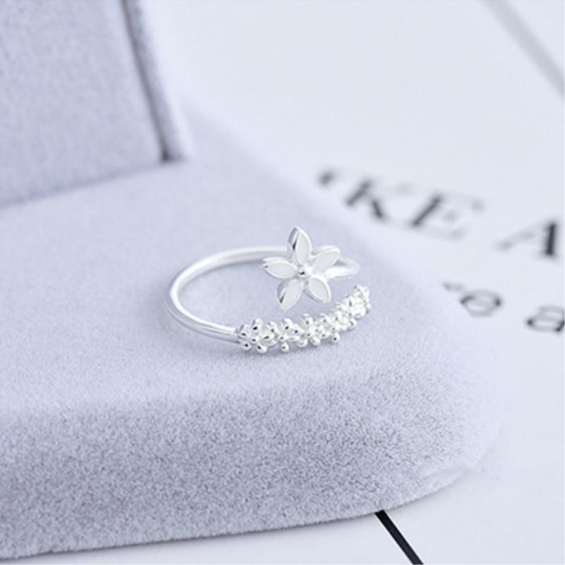 Anillo Ajustable de Flor Silvestre con Esmalte Pintado a Mano en Plata 925