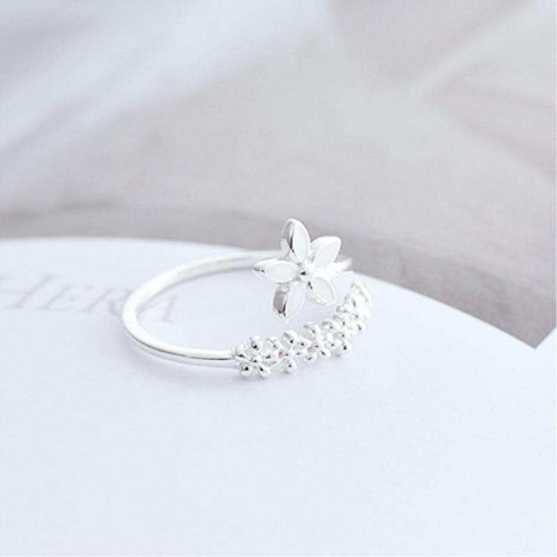 Anillo Ajustable de Flor Silvestre con Esmalte Pintado a Mano en Plata 925