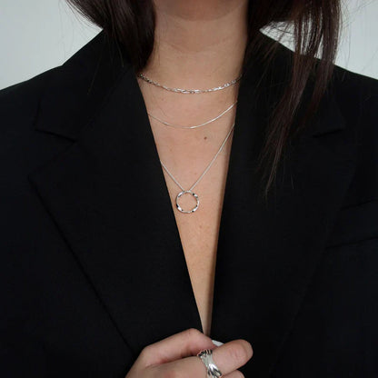 Collar Círculo Abierto Tres Hileras | Oro Blanco