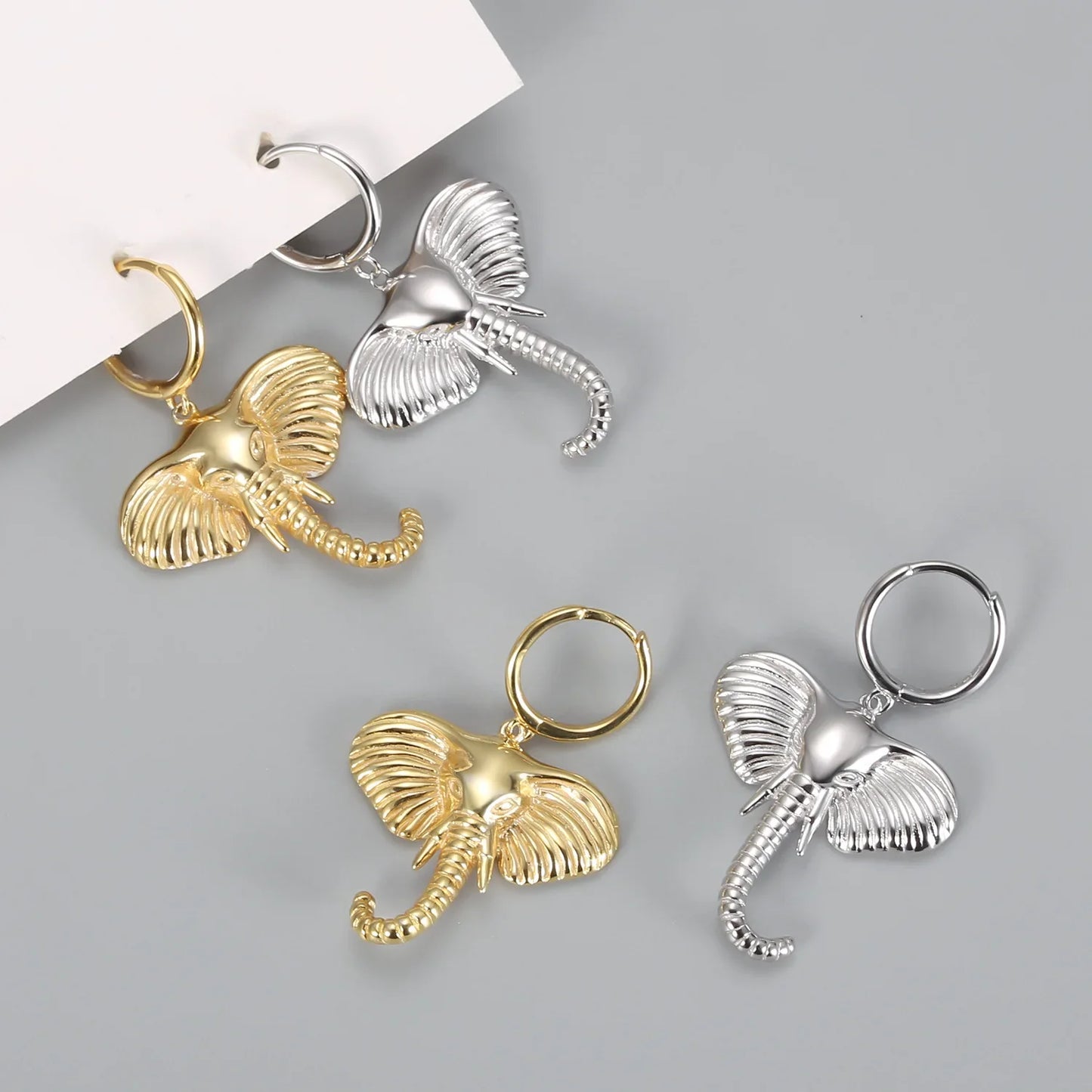 Pendientes de Aro con Dije de Elefante