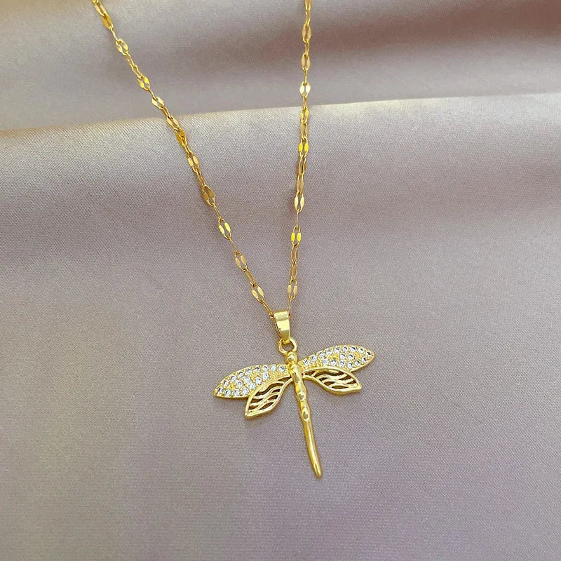 Collar de Libélula de Cristal