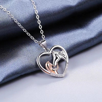 Collar de Corazón con Zirconia de Niña y Caballo