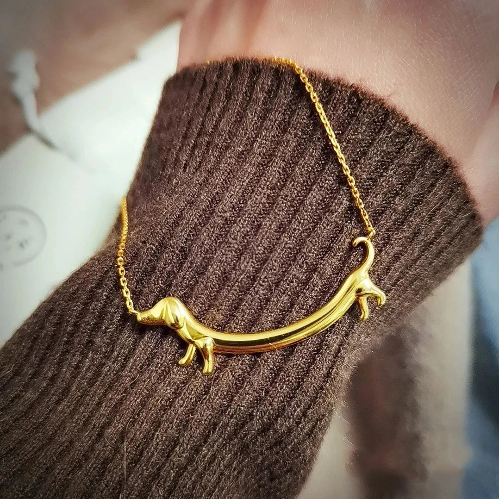 Collar de Dachshund en Tonos Dorados