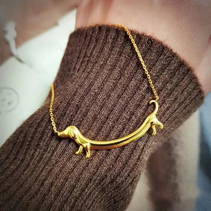 Collar de Dachshund en Tonos Dorados