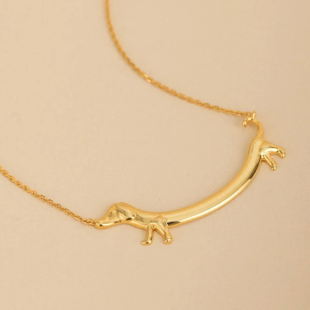 Collar de Dachshund en Tonos Dorados