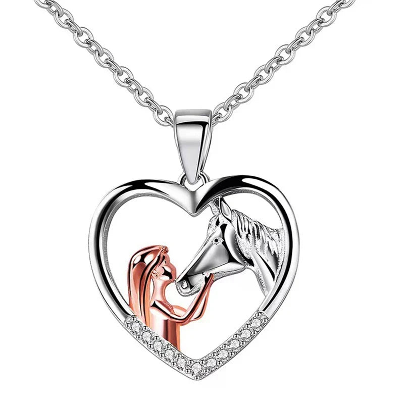 Collar de Corazón con Zirconia de Niña y Caballo