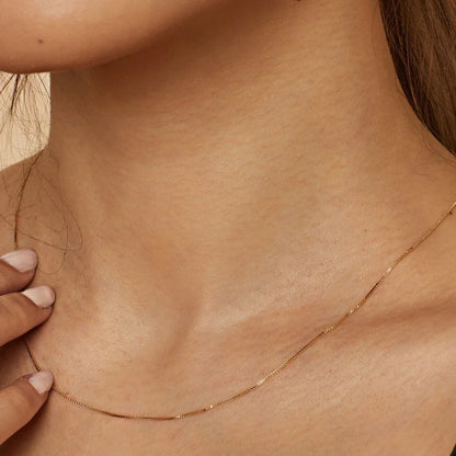 Collar Bodega Box | Oro Blanco
