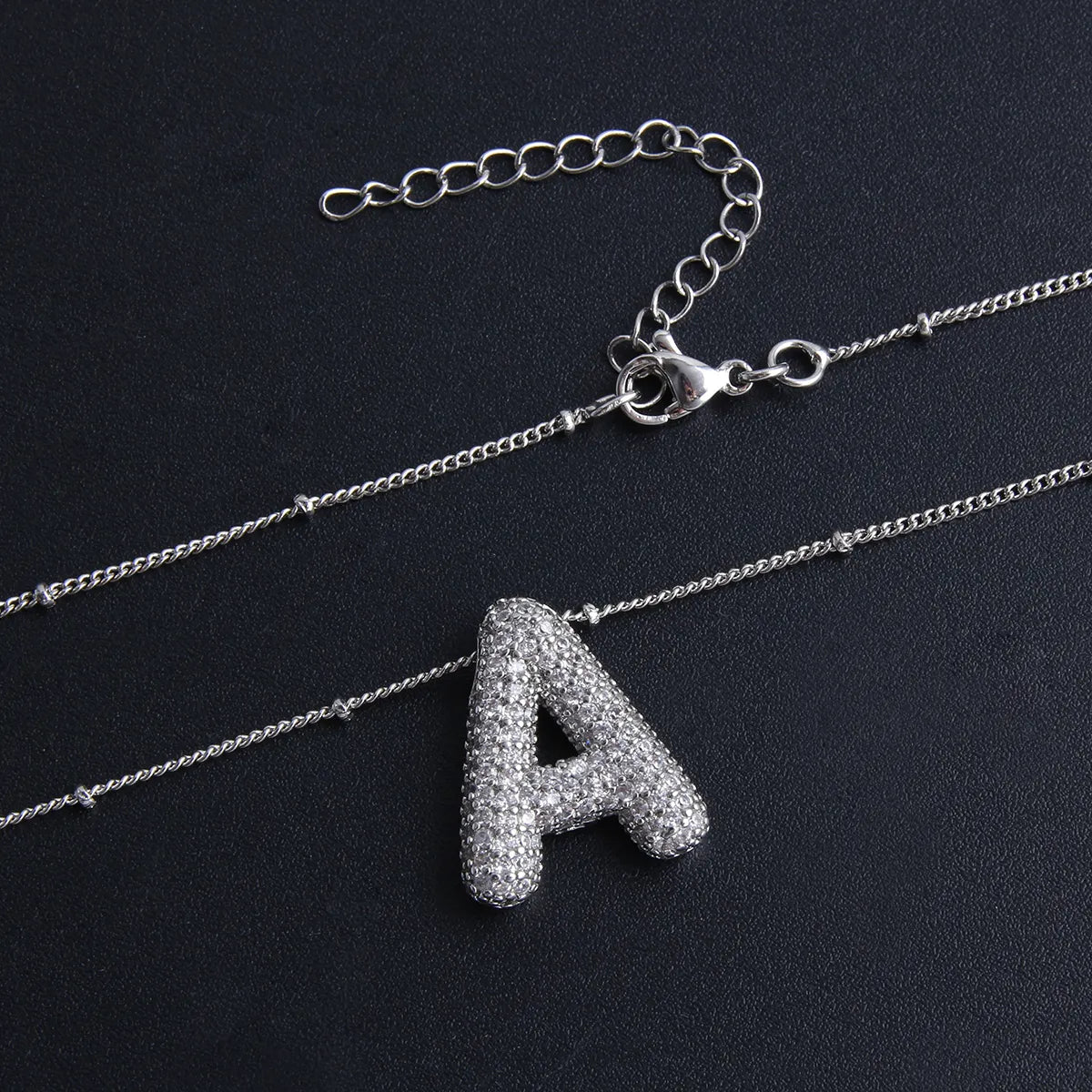 Set de Collar Inicial de Letra Burbuja | Oro Blanco