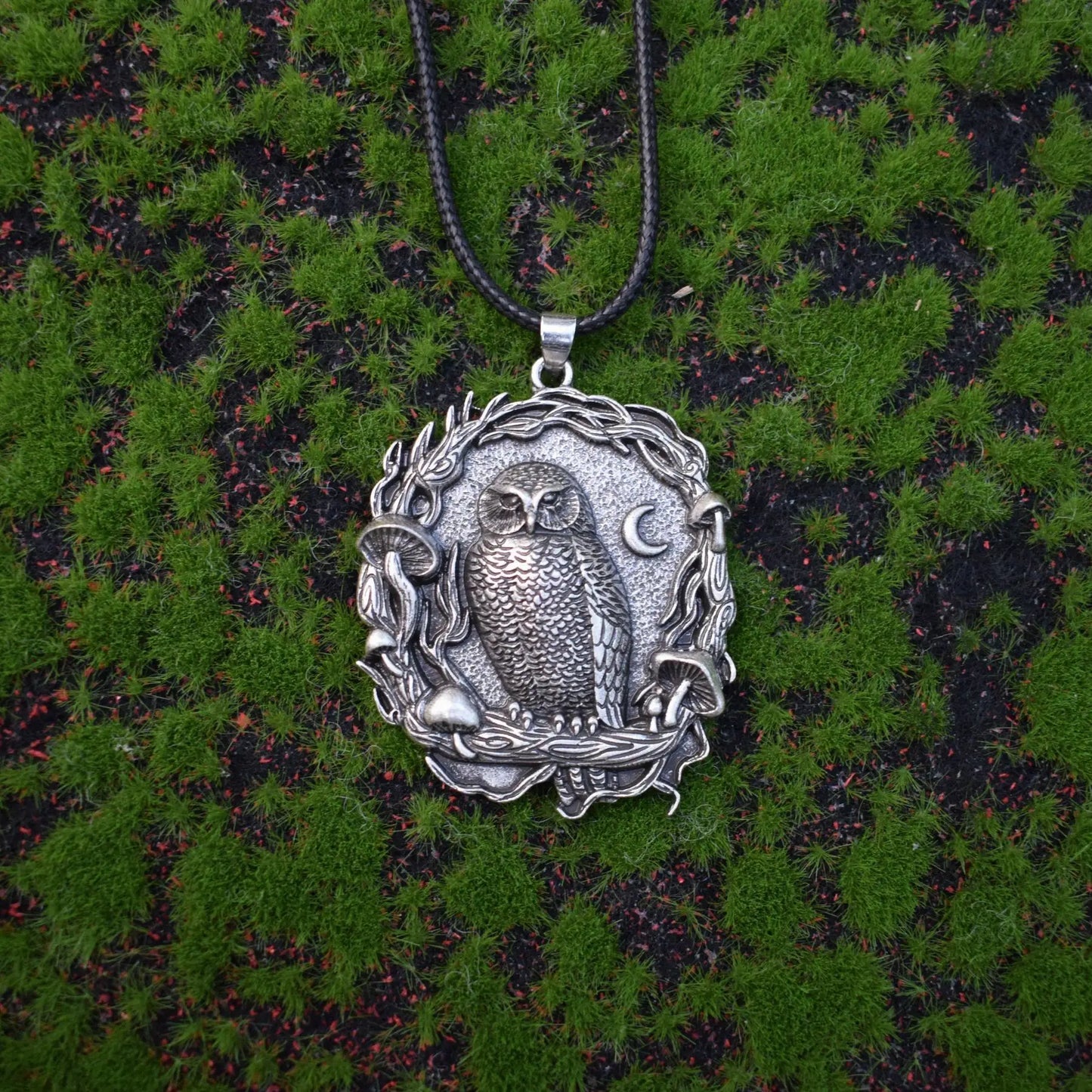 Collar Místico de Búho, Luna y Hongo