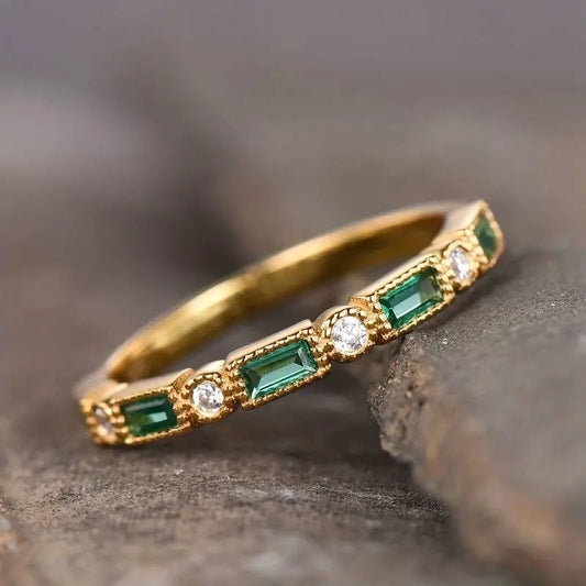 Anillo vintage de oro con circonita verde