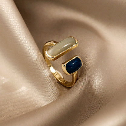 Anillo Vintage dorado con Ópalo Azul